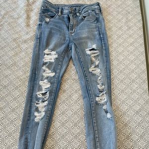 Distressed Light Wash American Eagle Jeans
